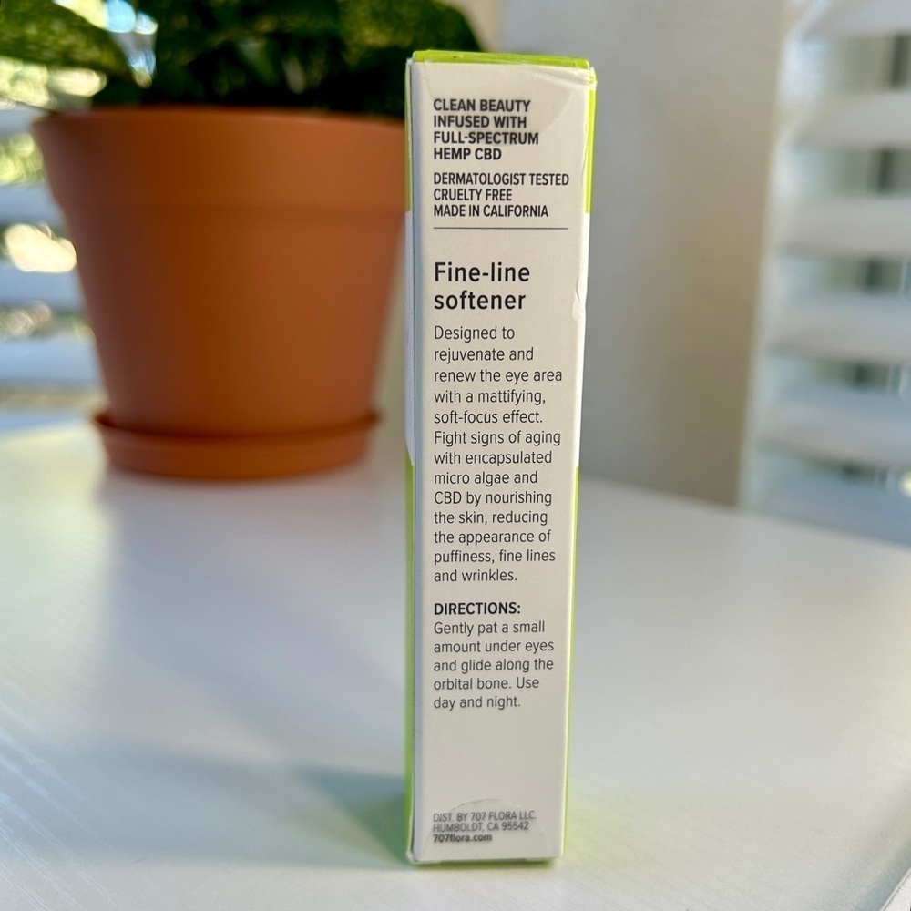 Flora 708 Revitalizing Eye Cream - Picture 6 of 6